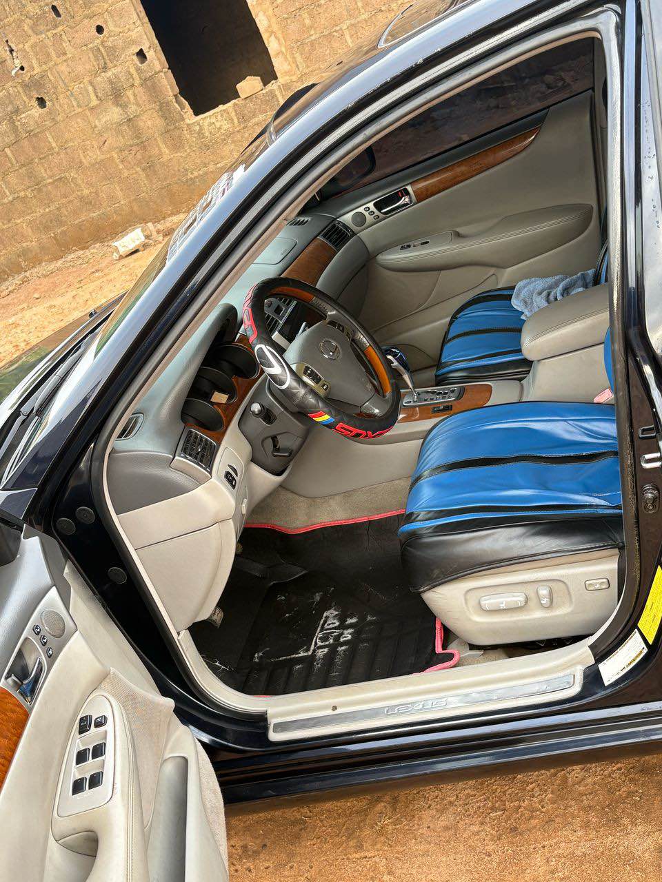 A picture of PRICE N6.4M EXTREMELY CLEAN TOKS STANDARD REGISTERED LEXUS ES 330