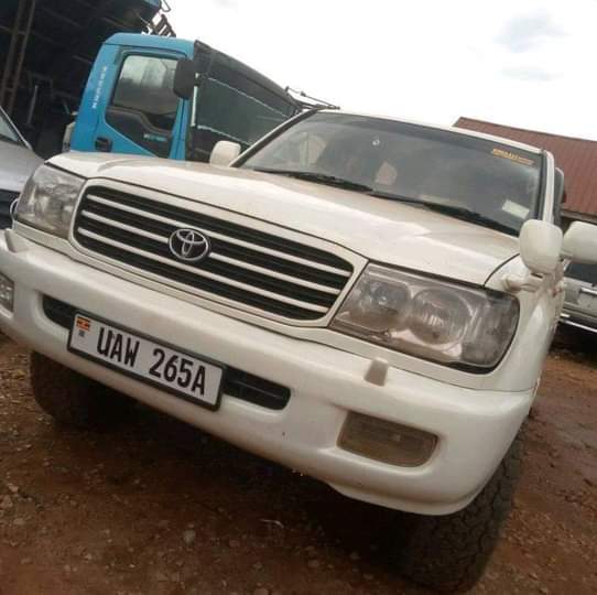 A picture of Toyota Land cruiser v8