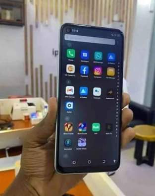 A picture of Nauza simu aina ya cammon 17 Ram4 gb 128 nipo