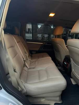 A picture of LANDCRUISER VXR V8