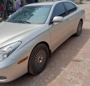 A picture of Lexus es300 Everything is working Owerri imo state No single
