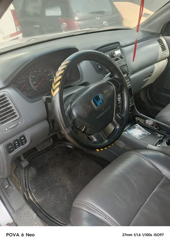 A picture of Honda pilot 2005 08118285242