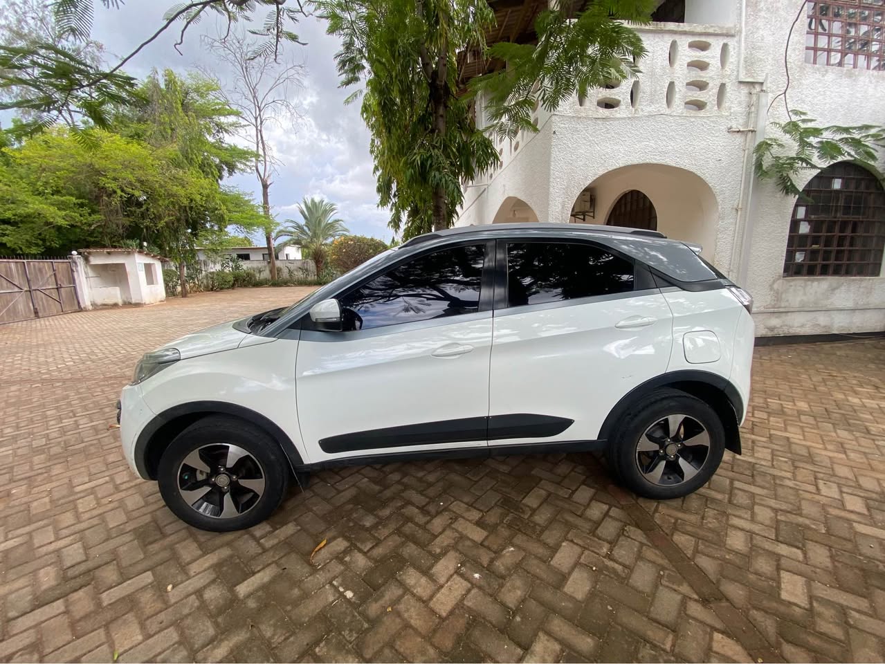 A picture of FOR SALE Tata Nexon XZA 