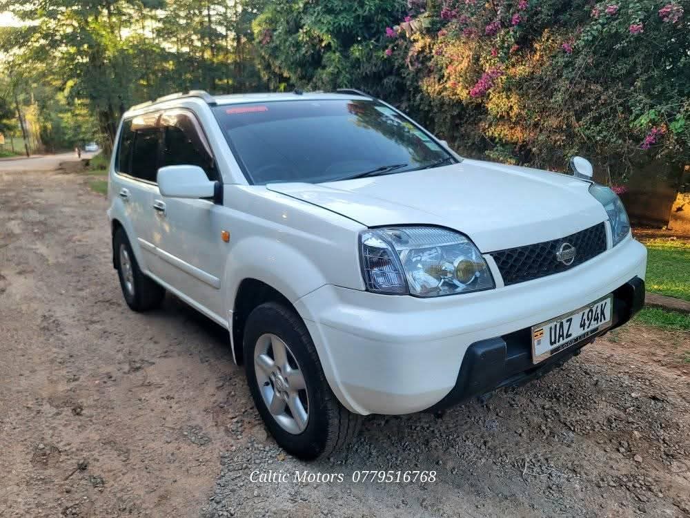 A picture of 2003 XTRAIL suv