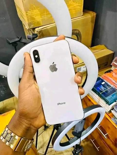 A picture of I phone X