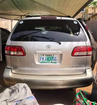 A picture of 2002 Toyota Sienna