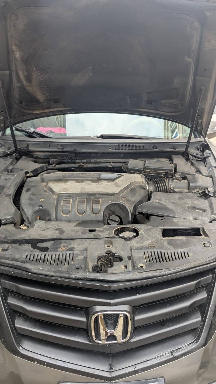 A picture of Honda Legend Acura RL 2012 IKORODU