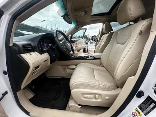 A picture of Fast finger Quick sale dealers Market 2015 model Rx 350Tokunbo