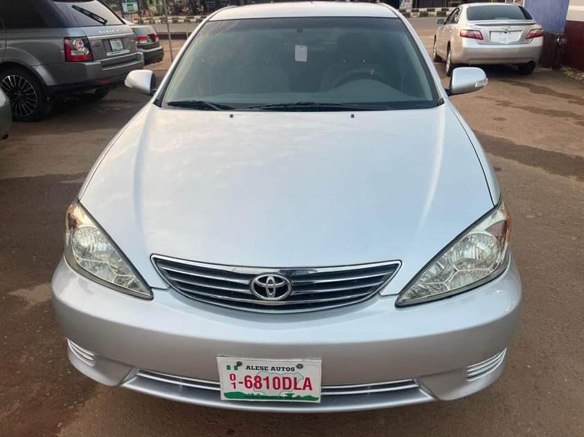 A picture of 2004 TOYOTA CAMRY LE