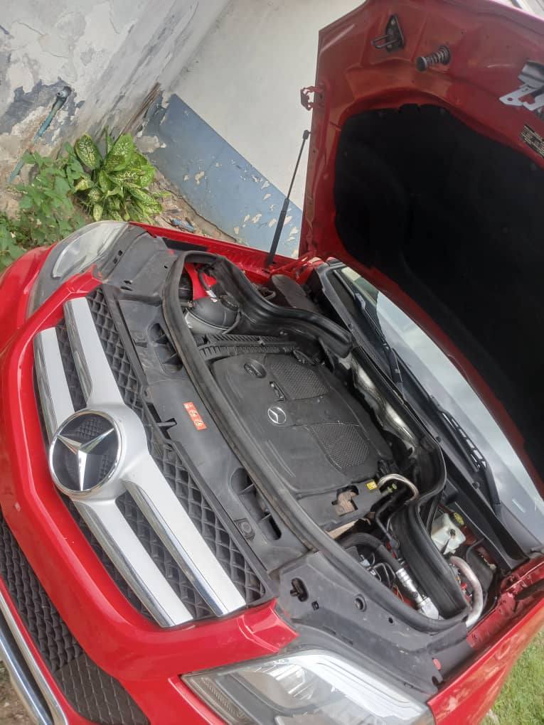 A picture of Mercedes Benz GLK350