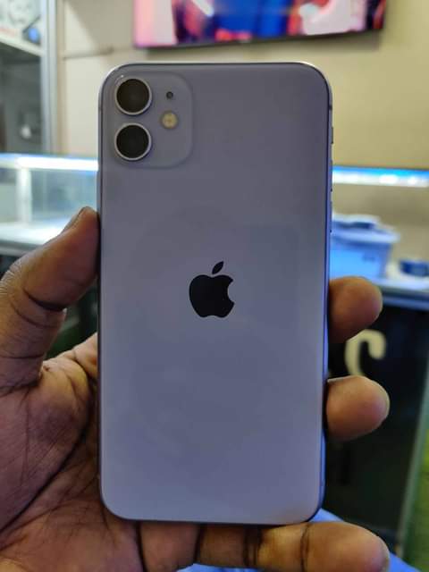 A picture of IPhone 11 64GB Ugx 680k