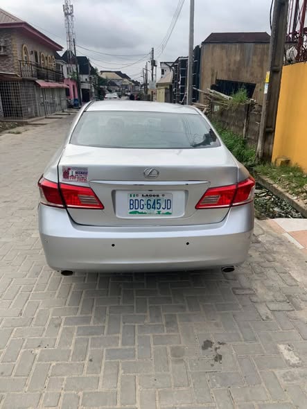 A picture of 2011 LEXUS ES350 USED
