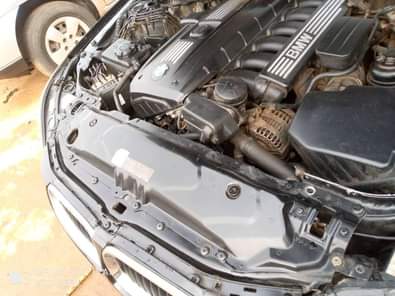 A picture of Toks standard LANDCRUISER V8 engine super clean interior untempered engine