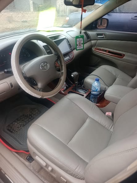A picture of 2004 TOYOTA CAMRY V6 XLE 2004