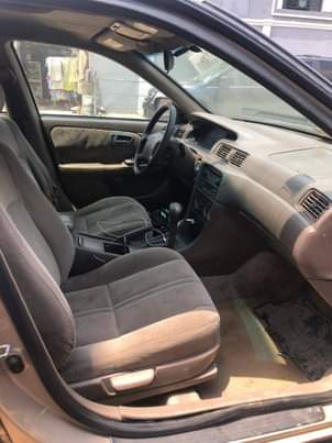 A picture of 2002 Toyota Camry Drop light