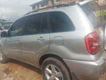 A picture of Toyota rav4