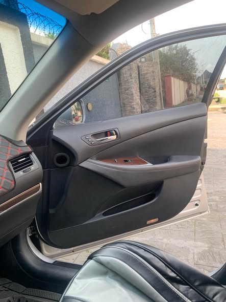A picture of LEXUS ES350 2011