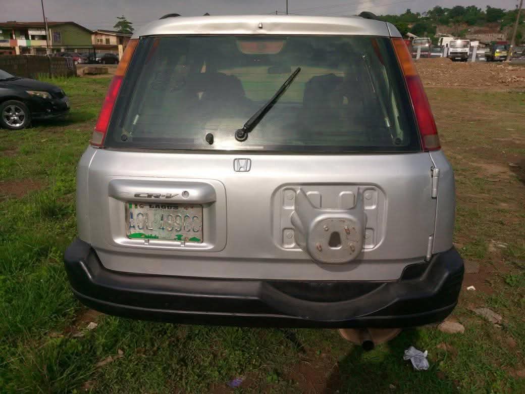 A picture of 1999 Honda cr v
