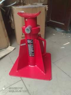 A picture of 20 ton standing Jack