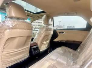 A picture of Toyota avalon 2015