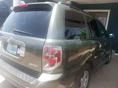 A picture of Honda pilot 2005