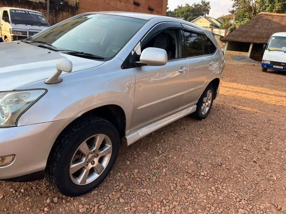 A picture of Toyota harrier kawundo 27m money needed