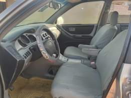 A picture of Toyota Highlander 05 for a new user this festive season