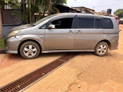 A picture of Toyota Isis