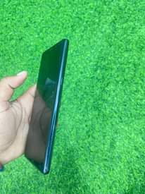 A picture of Samsung note 8