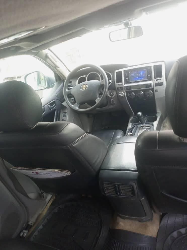 A picture of 2004 Toyota 4RUNNER