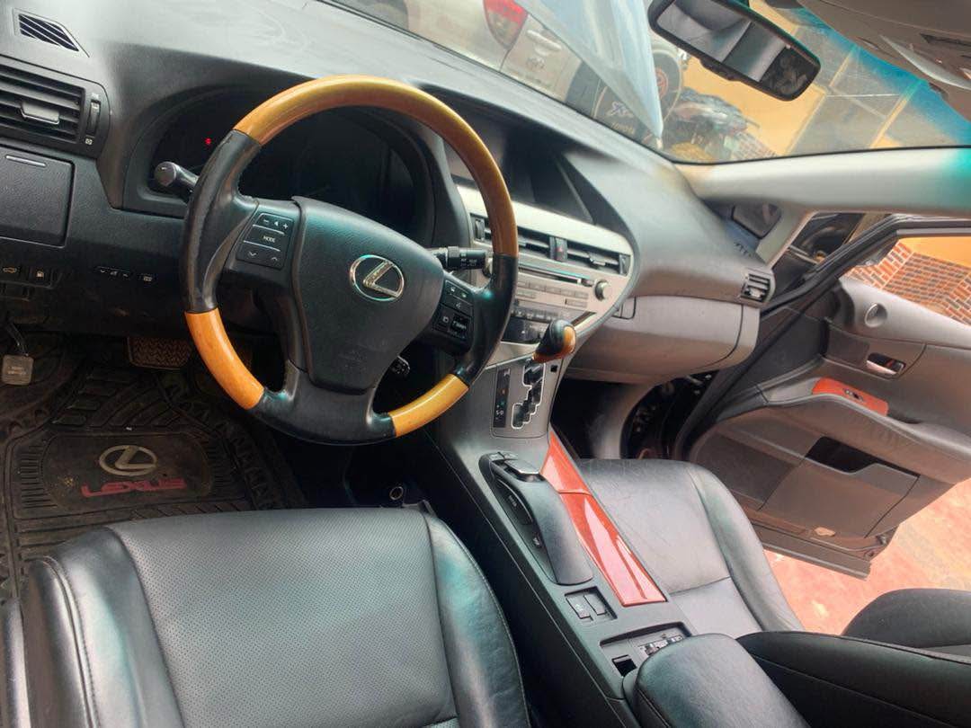 A picture of Lexus Rx 350 2012 model