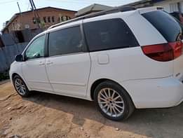 A picture of Tokunbo Toyota Sienna 08 Engine excellent Gear topnotch AC chilling