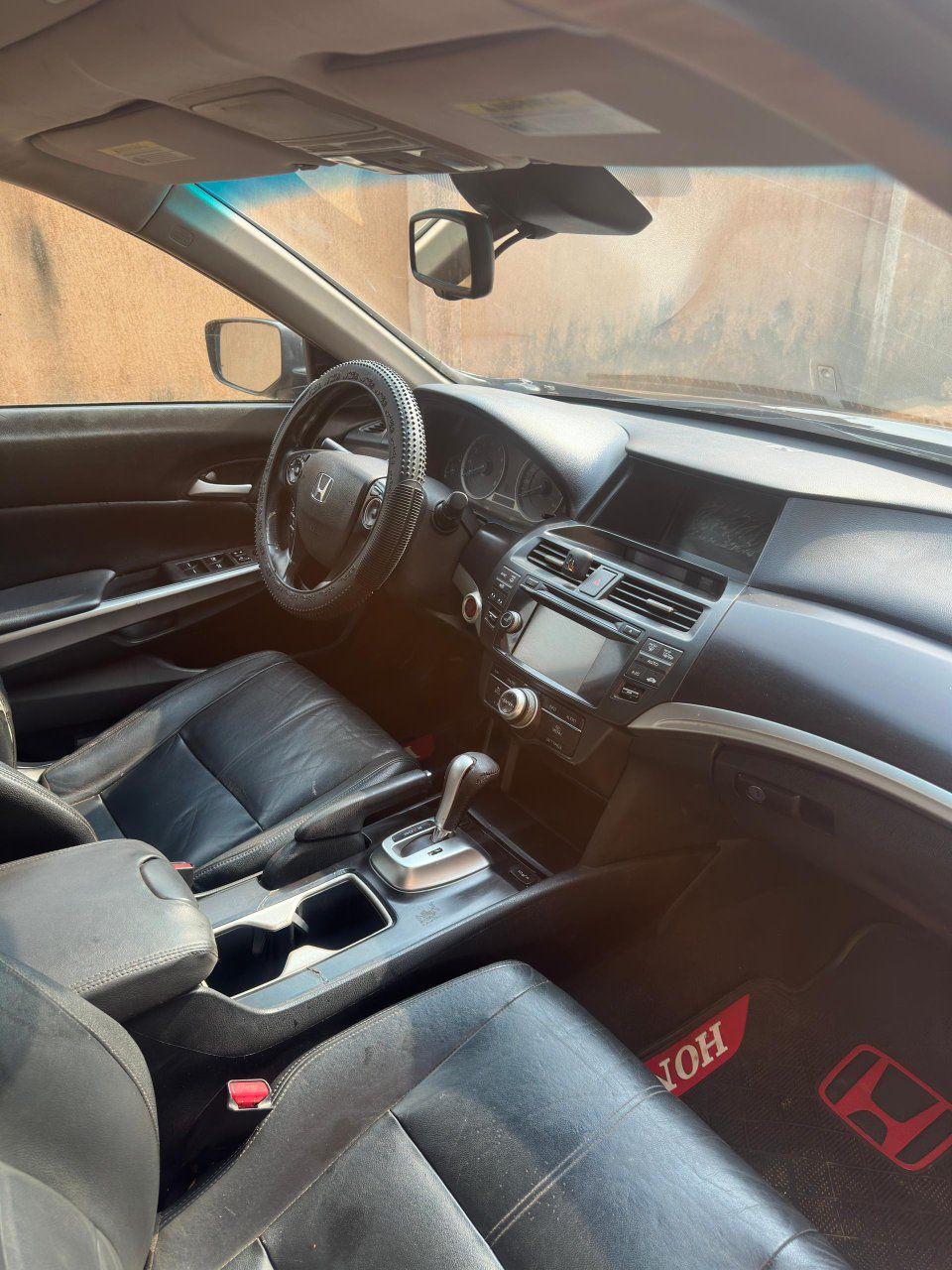 A picture of 2014 HONDA CROSSTOUR