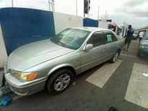 A picture of toyota camry drop light 1st body with everything intact and