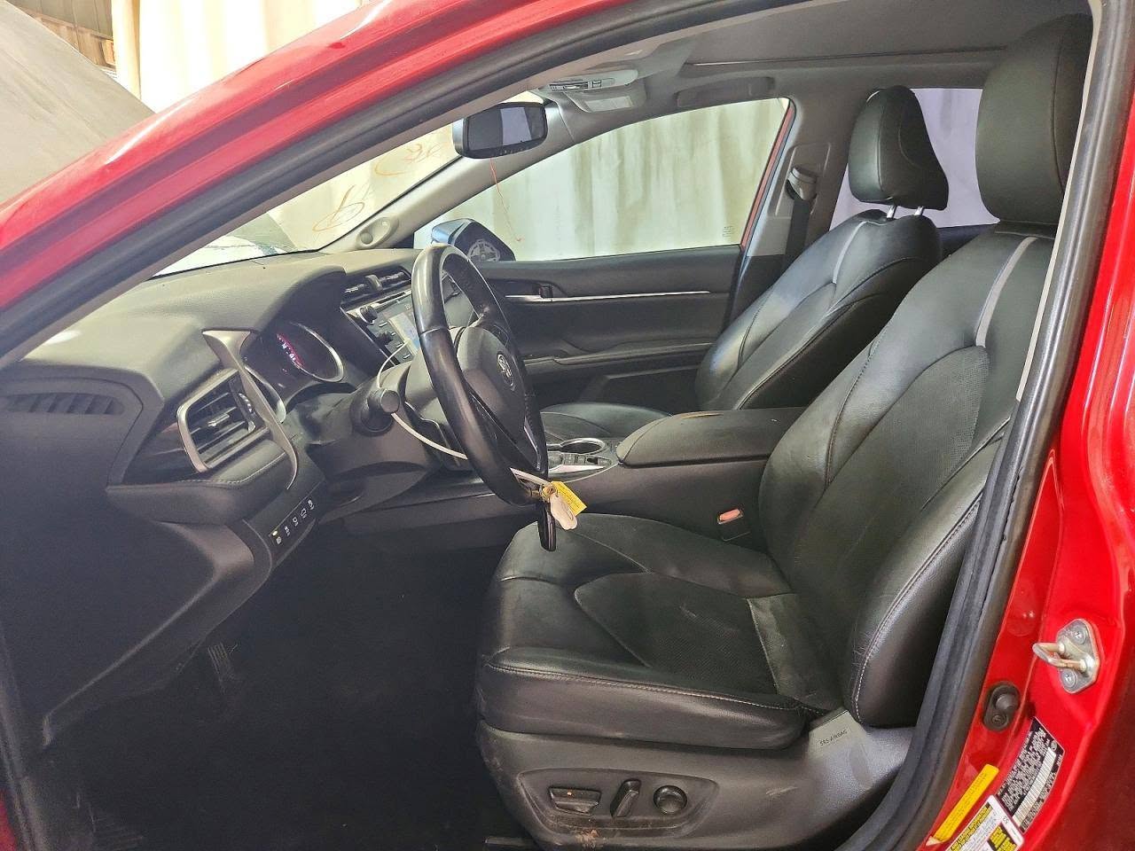 A picture of Tokunbo Toyota camry 2019 XSE