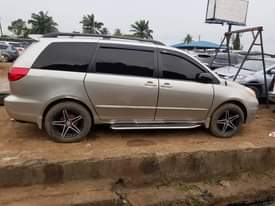 A picture of 2006 Toyota sienna