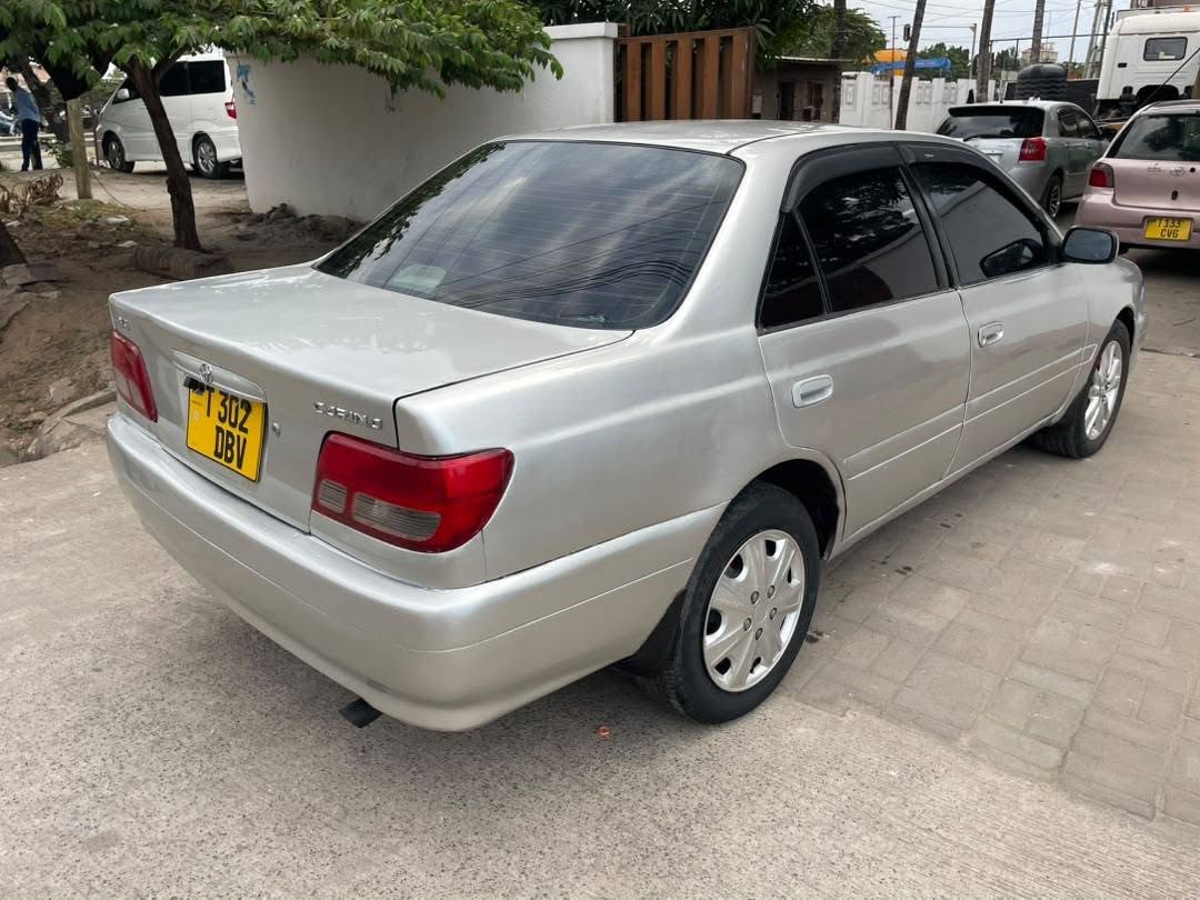 A picture of TOYOTA CARINA SI