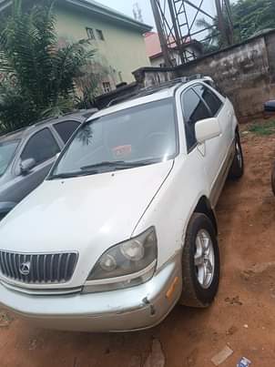 A picture of Lexus Rx 300