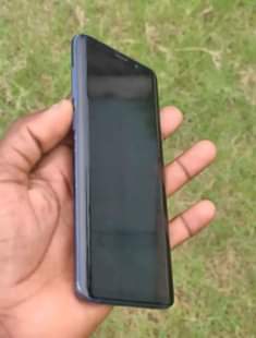 A picture of Sumsung galaxy s9 plus 0675975557