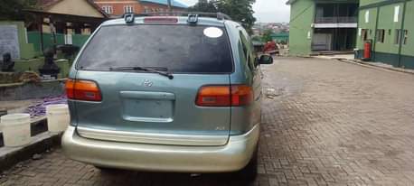 A picture of 2002 Toyota sienna Sienna