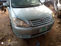 A picture of Toyota Avensis Verso Manual Gear