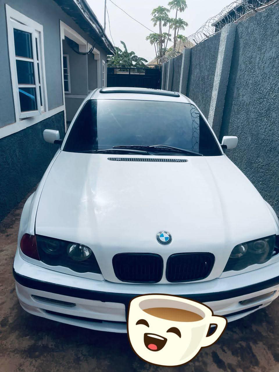 A picture of 2004 BMW series e