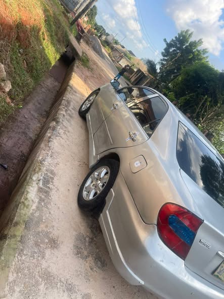 A picture of Camry 2 4