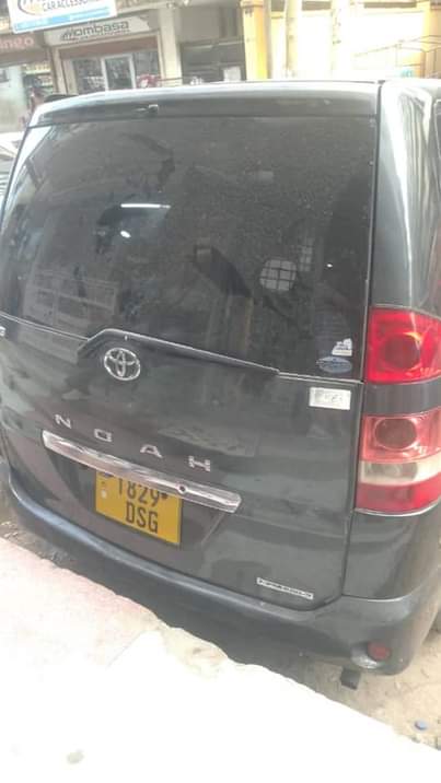 A picture of TOYOTA NOAH