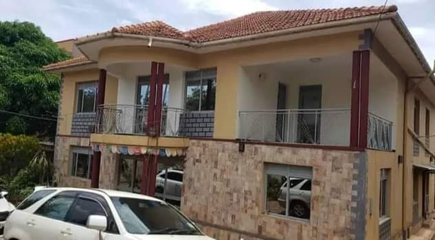 A picture of Bank pressure...6 bedrooms sitting on 30 decimals with a private
