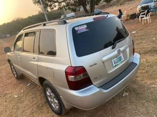 A picture of 2005 Nigerian Used Toyota Highlander 3 Seater Row First Body