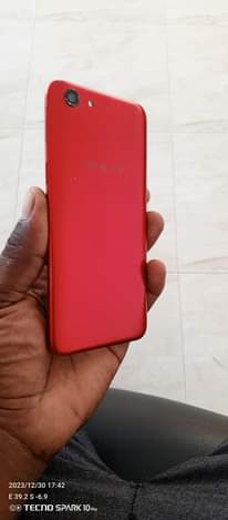 A picture of Oppo a83t Ram6 gb128