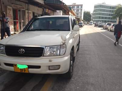 A picture of Land cruiser Amazon