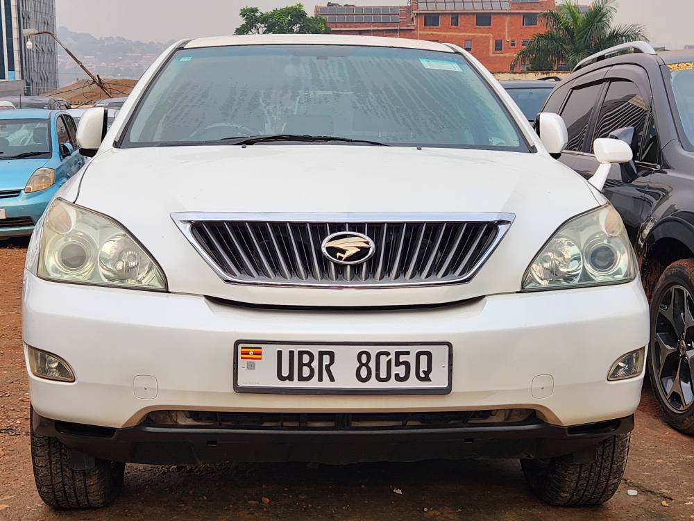 A picture of HARRIER 2010 MODEL PEARL WHITE