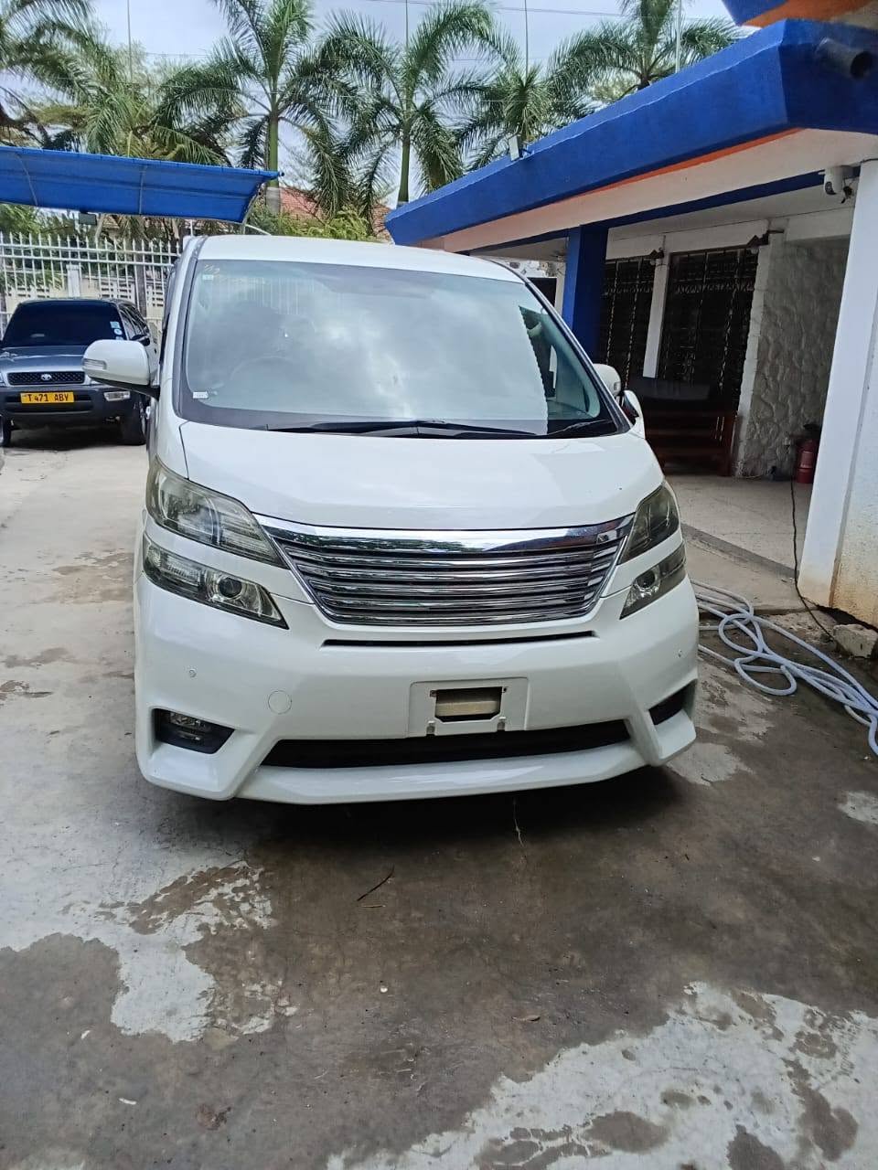 A picture of Vellfire 2008